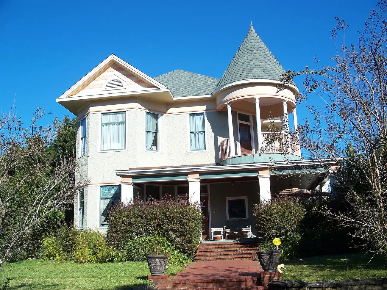 A Queen Anne-style house with a corner turret in Pensacola's North Hill Preservation District.