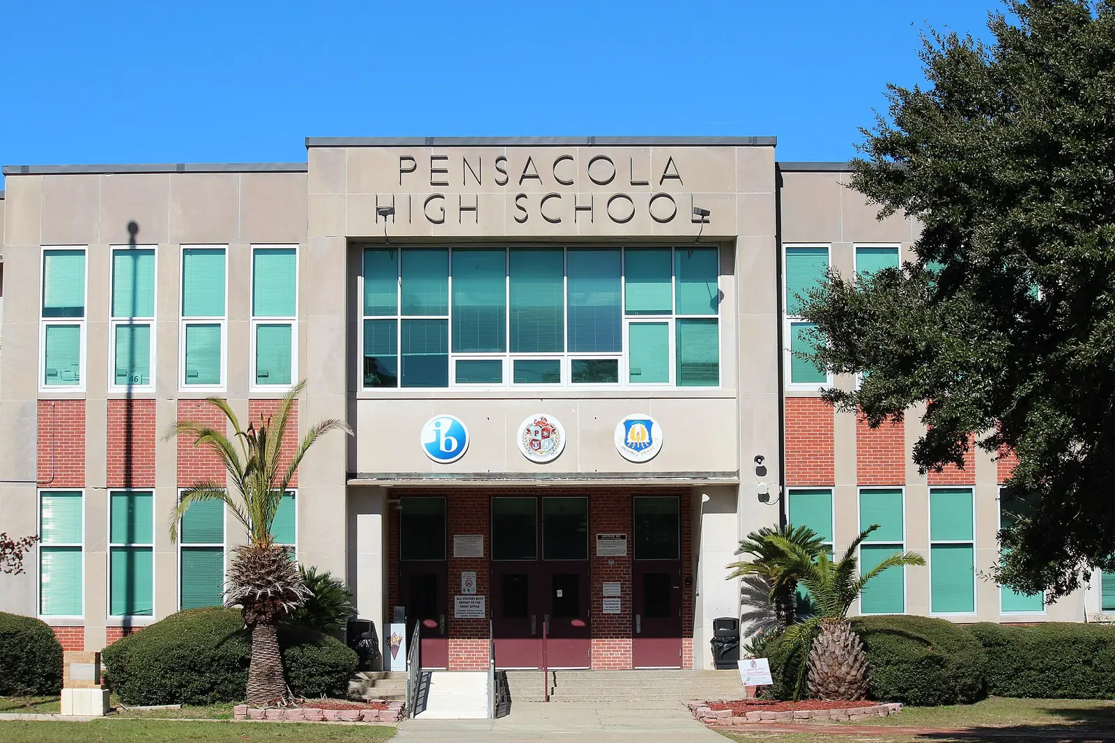 The front entrance of Pensacola High School.